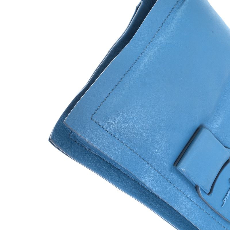 Bolsa-Salvatore-Ferragamo-Acolchoada-Azul