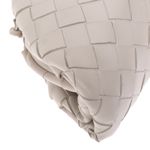 Bolsa-Bottega-Veneta-The-Mini-Pouch-Intrecciato-Creme