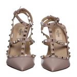 Scarpin-Valentino-Garavani-Rockstud-Bege