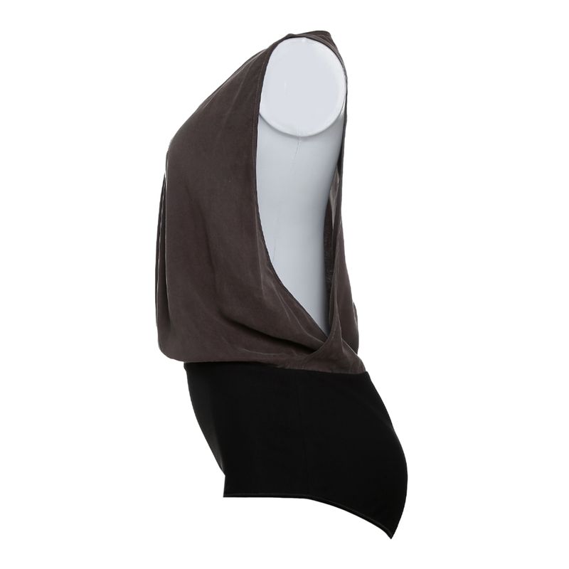 Body-A-Niemeyer-Cinza