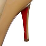 85568-Scarpin-Christian-Louboutin-Verniz-Bege-7