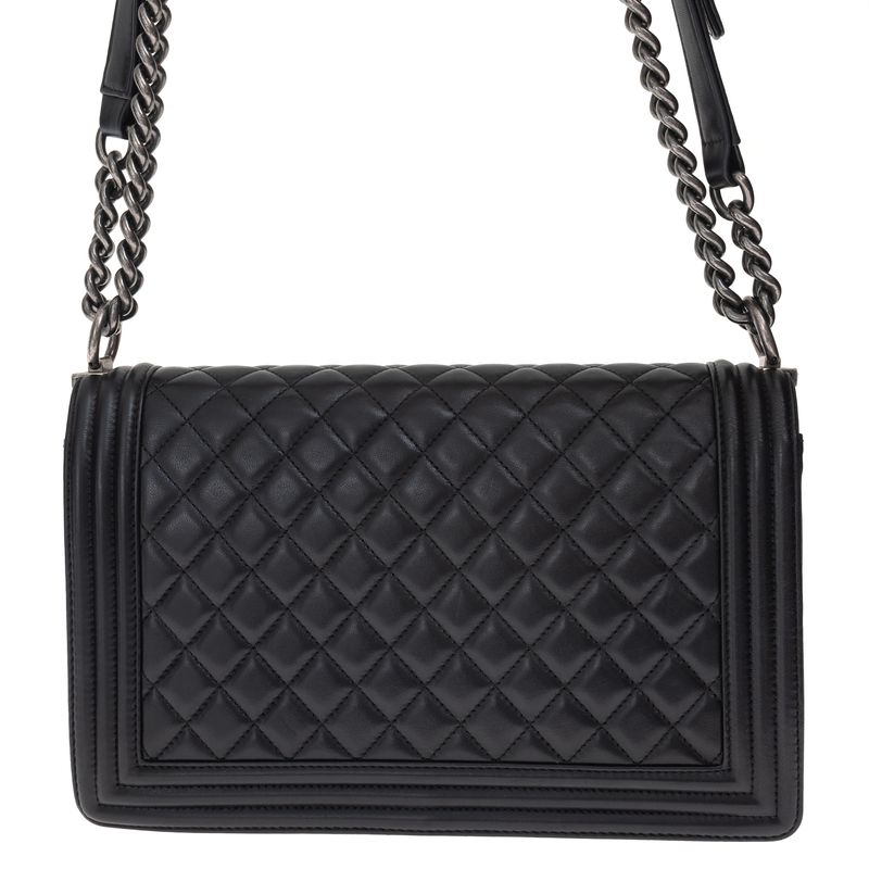 Bolsa-Chanel-Boy-Grande-Lambskin-Preta