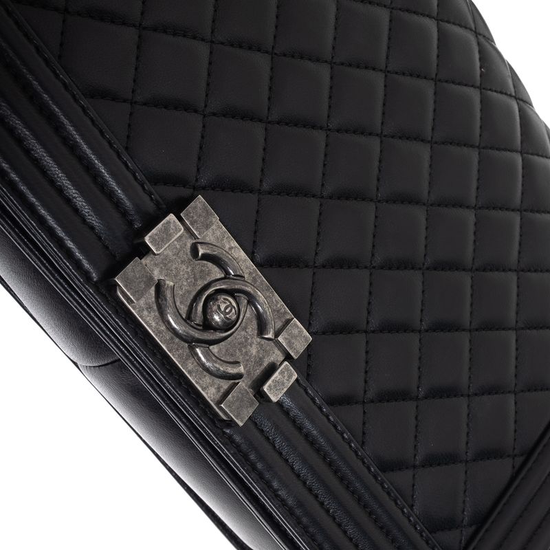 Bolsa-Chanel-Boy-Grande-Lambskin-Preta