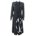 Vestido-Valentino-Garavani-V-Logo-Plissado-Preto