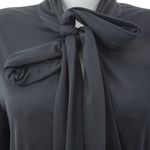 Vestido-Valentino-Garavani-V-Logo-Plissado-Preto