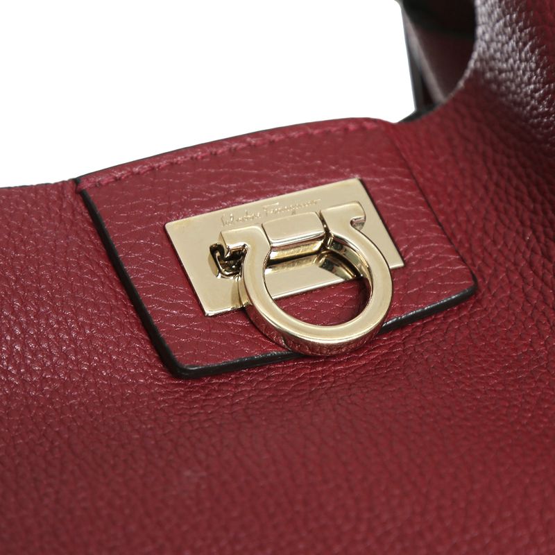 Bolsa-Salvatore-Ferragamo-Gancini-Vinho