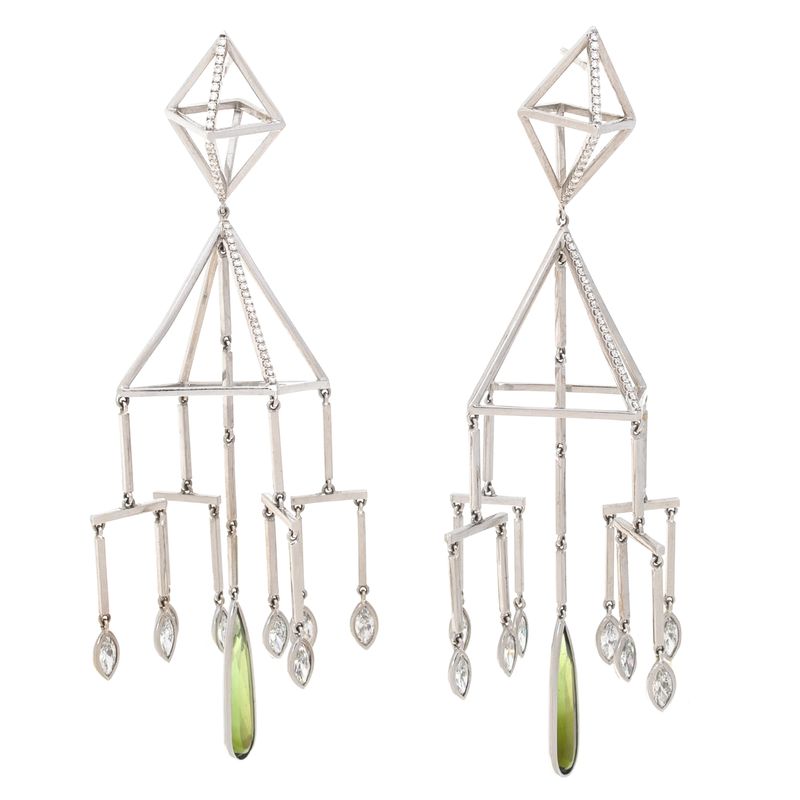 Brinco-Ara-Vartanian-Ouro-Branco-com-Turmalina-Verde-e-Diamantes
