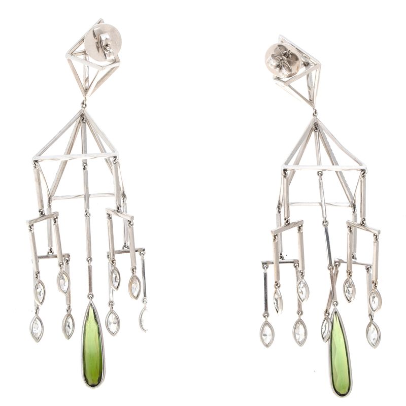 Brinco-Ara-Vartanian-Ouro-Branco-com-Turmalina-Verde-e-Diamantes