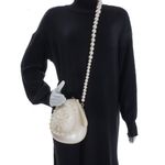 Bolsa-Simone-Rocha-Egg-com-Aplicacoes-Peroladas