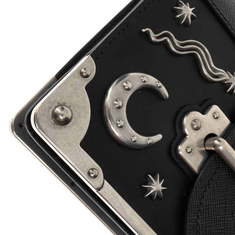 Bolsa-Prada-Cahier-Moon-Preta-e-Prateada