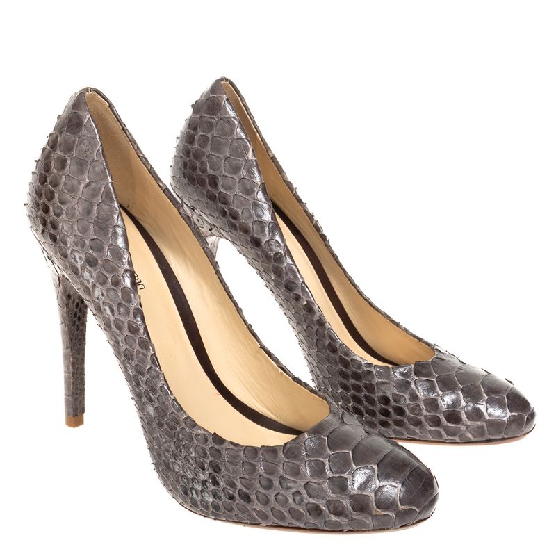 Scarpin-Alexandre-Birman-Couro-Exotico-Cinza