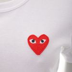 Camiseta-Comme-des-Garcons-Coracao-Vermelho--