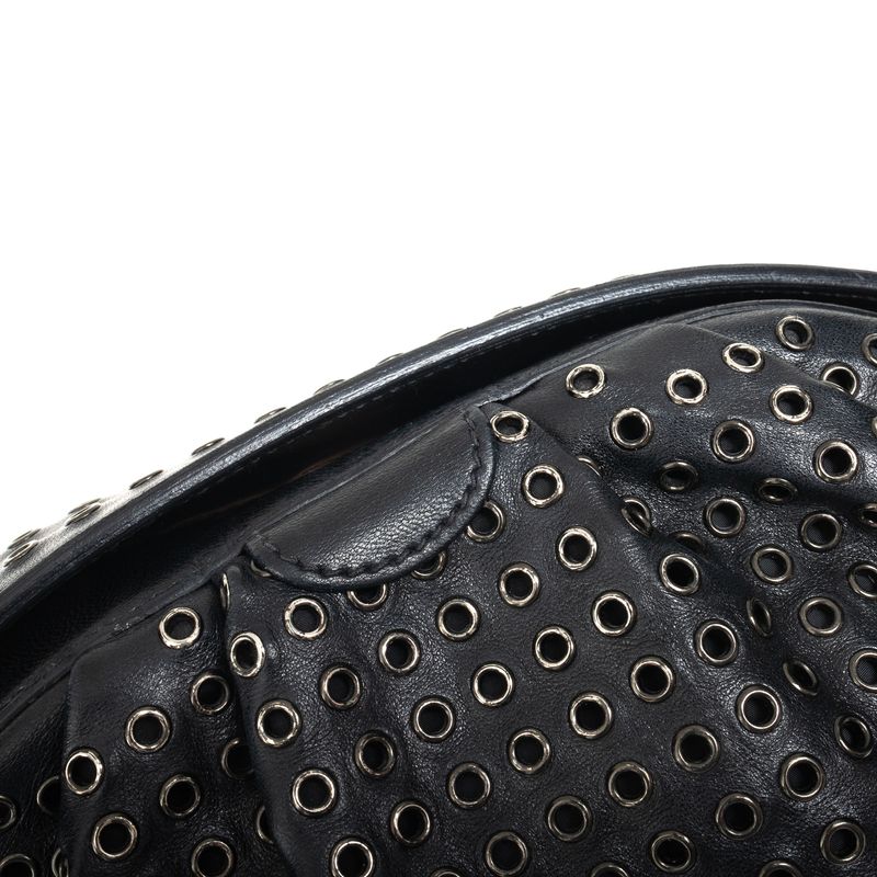 Bolsa-Alaia-Clutch-Ilhos-Couro-Preto-