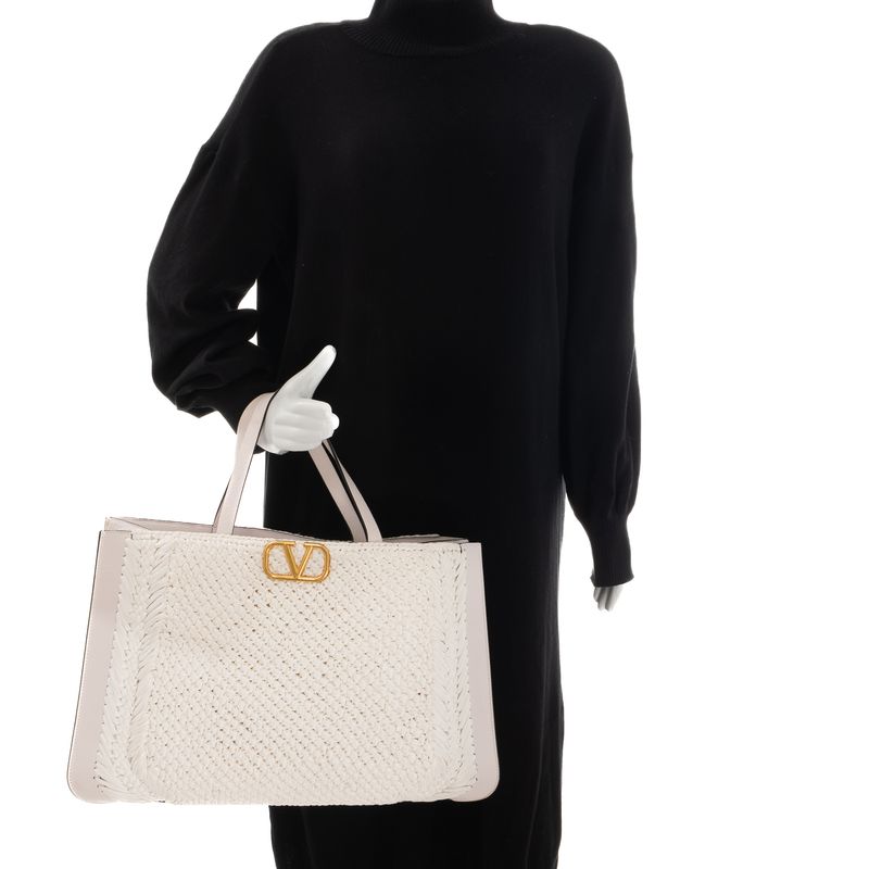 Bolsa-Valentino-Garavani-VLogo-Signature-Rafia-Branca