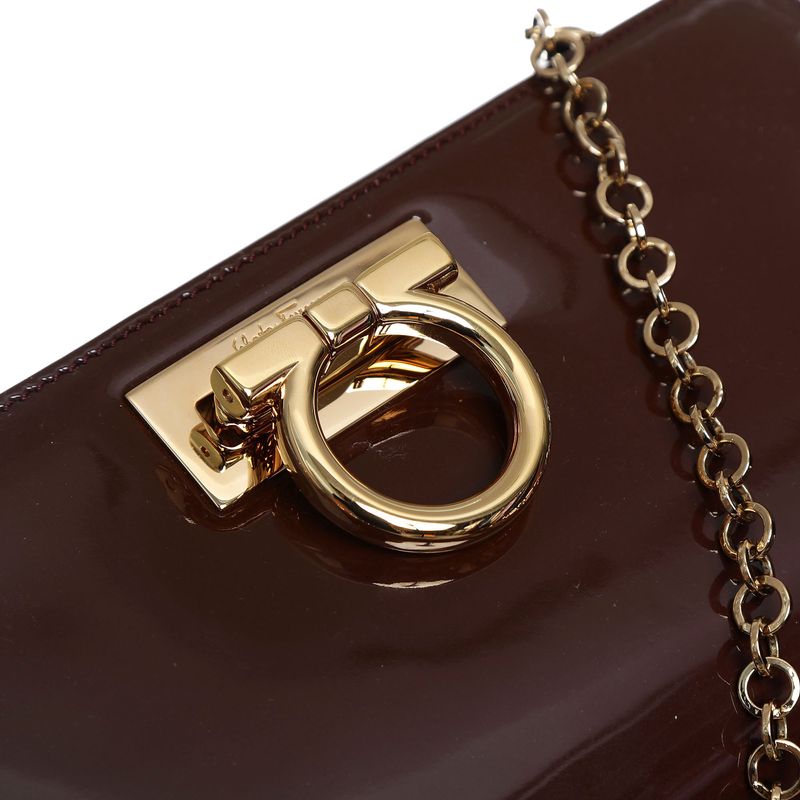 Bolsa-Salvatore-Ferragamo-Clutch-Verniz-Marrom