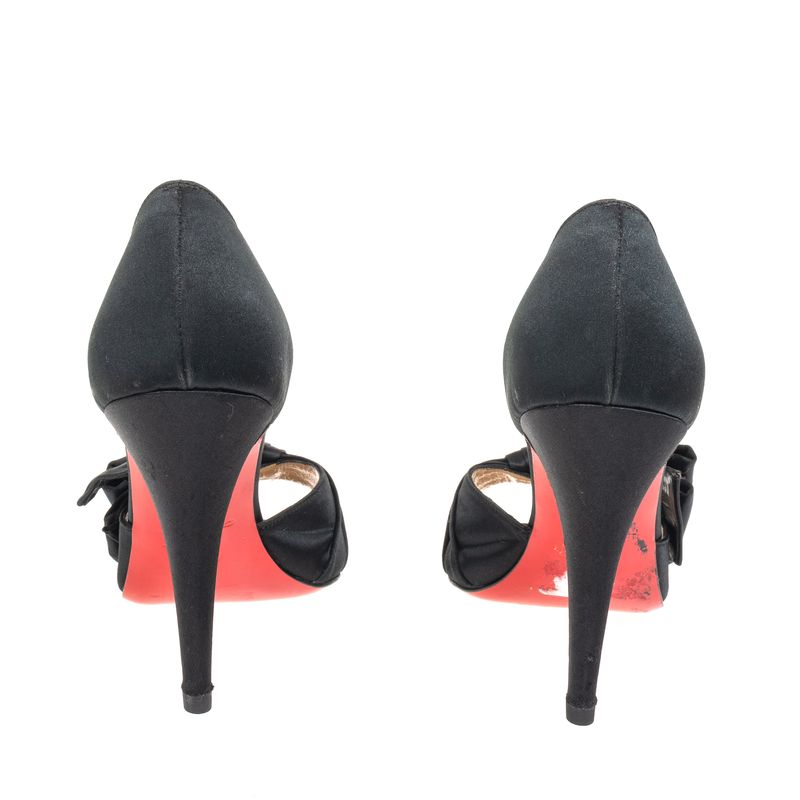 78935-Sapato-Christian-Louboutin-Laco-Cetim-Preto-2.JPG