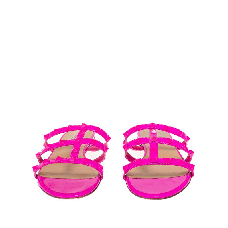 Sandalia-Valentino-Garavani-Rasteira-Rockstud-Rosa
