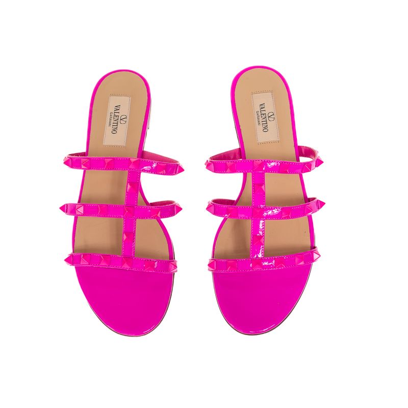 Sandalia-Valentino-Garavani-Rasteira-Rockstud-Rosa