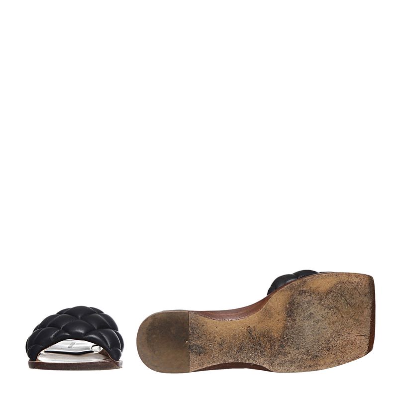 Sandalia-Bottega-Veneta-Rasteira-The-Padded-Flat-Preta