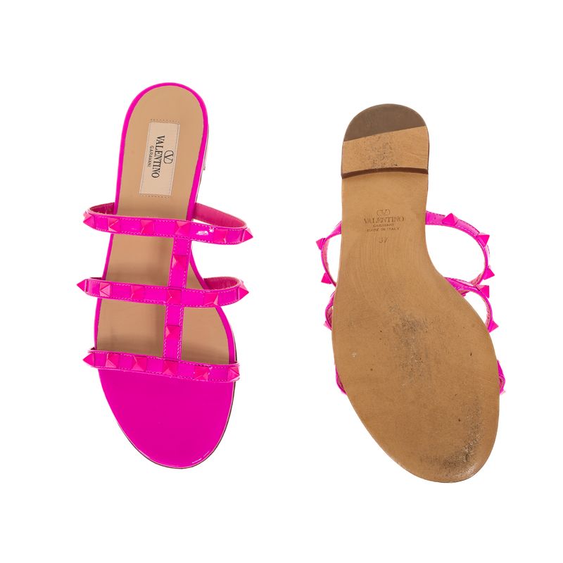 Sandalia-Valentino-Garavani-Rasteira-Rockstud-Rosa