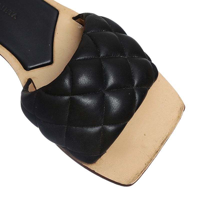Sandalia-Bottega-Veneta-Rasteira-The-Padded-Flat-Preta