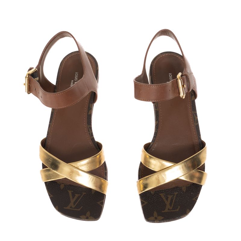 Sandalia-Louis-Vuitton-Rasteira-Dourado-e-Monograma