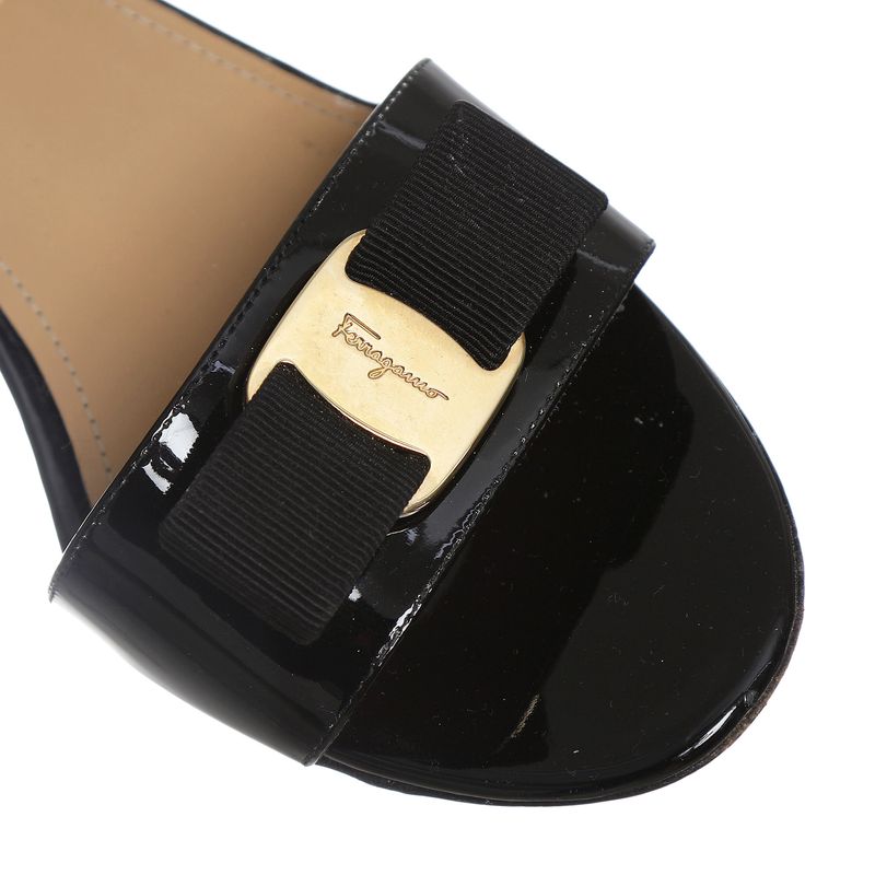 Sandalia-Salvatore-Ferragamo-Verniz-Preto