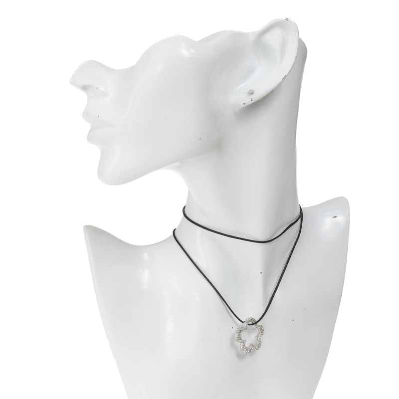 Colar-Swarovski-Flor-Grande-com-Cordao-em-Couro