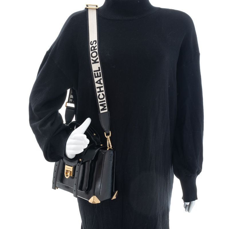 Bolsa-Michael-Kors-com-Alca-de-Mao-Preta