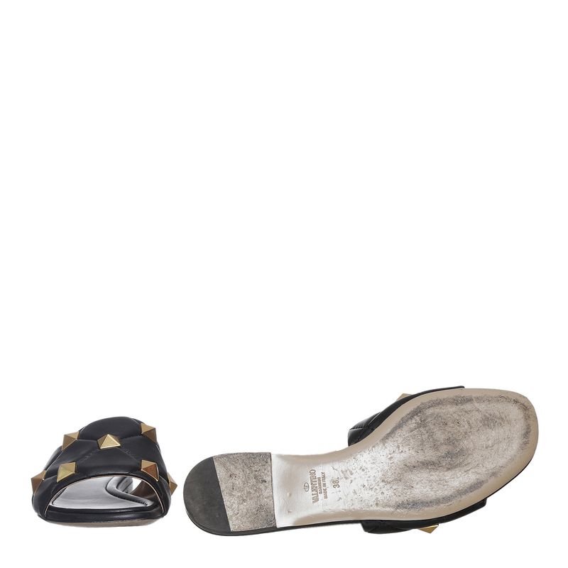 Sandalia-Valentino-Garavani-Rasteira-Roman-Stud-Preta