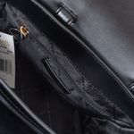 Bolsa-Michael-Kors-com-Alca-de-Mao-Preta