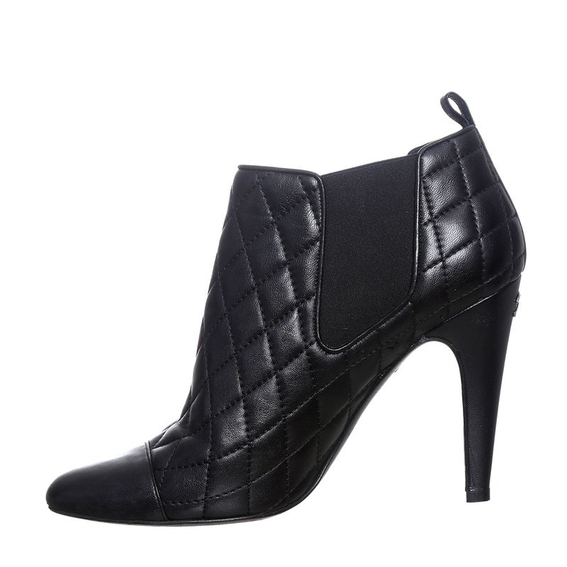 Bota-Chanel-Cano-Baixo-Couro-Preto-