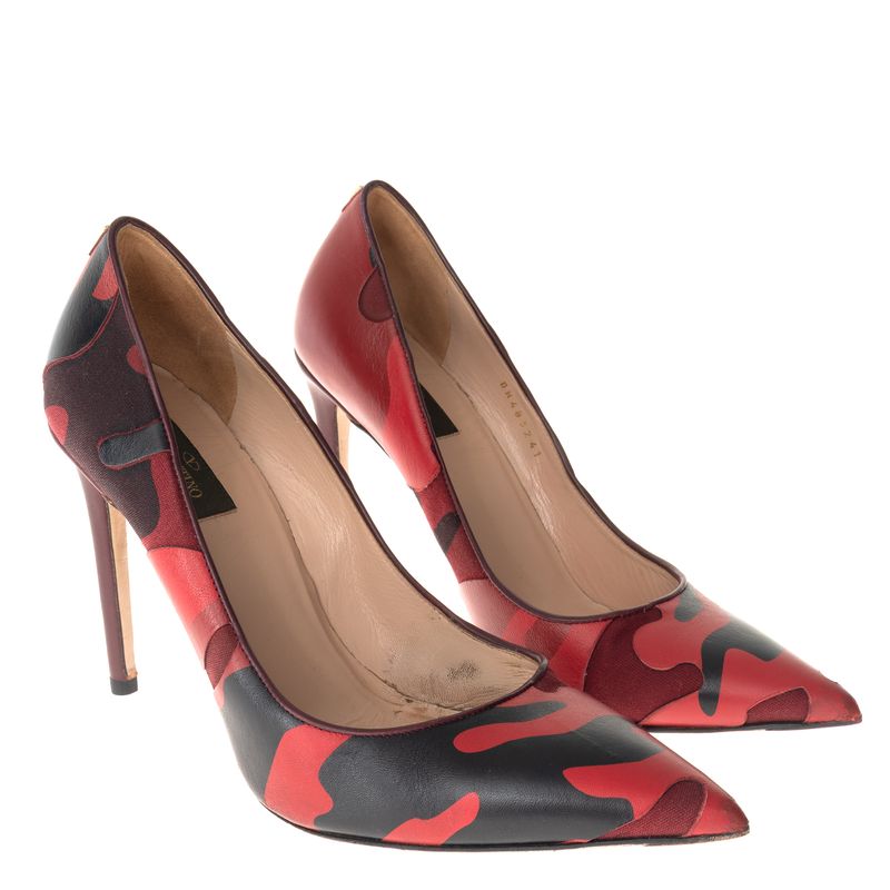 Scarpin-Valentino-Garavani-Camuflagem-Vermelho