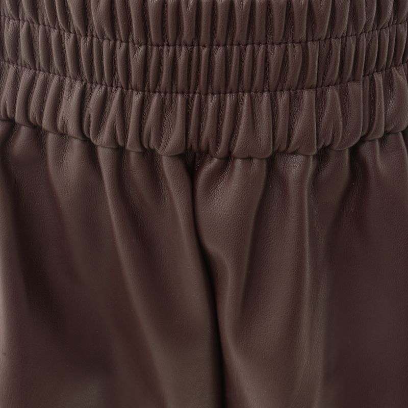 Short-Couro-Marrom