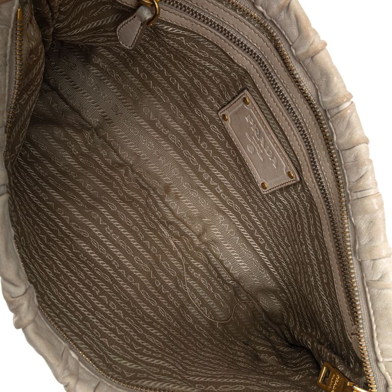 Bolsa-Prada-Clutch-Graufe-Creme