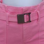 Calca-Andrea-Bogosian-com-Cinto-Rosa