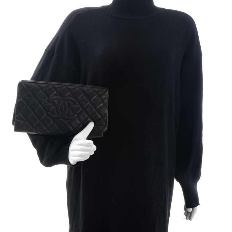 Bolsa-Chanel-Clutch-Caviar-Preta