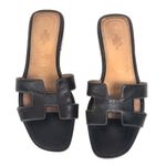 Sandalia-Hermes-Rasteira-Oran-Preta