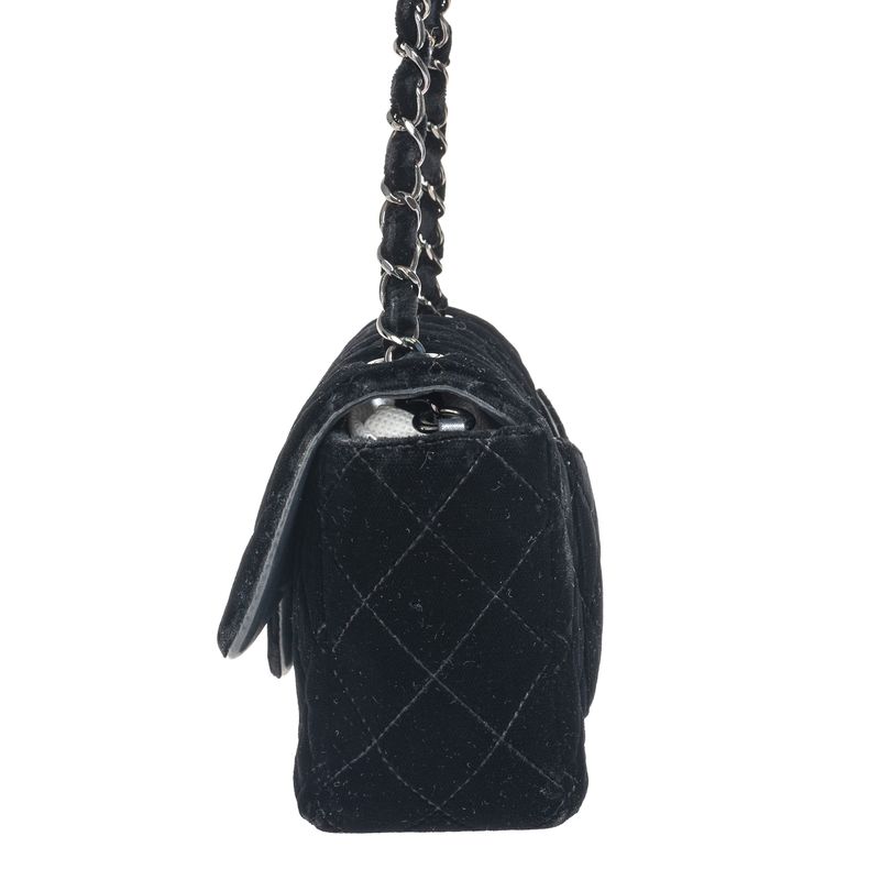 Bolsa-Chanel-Flap-Matelasse-Veludo-Preta