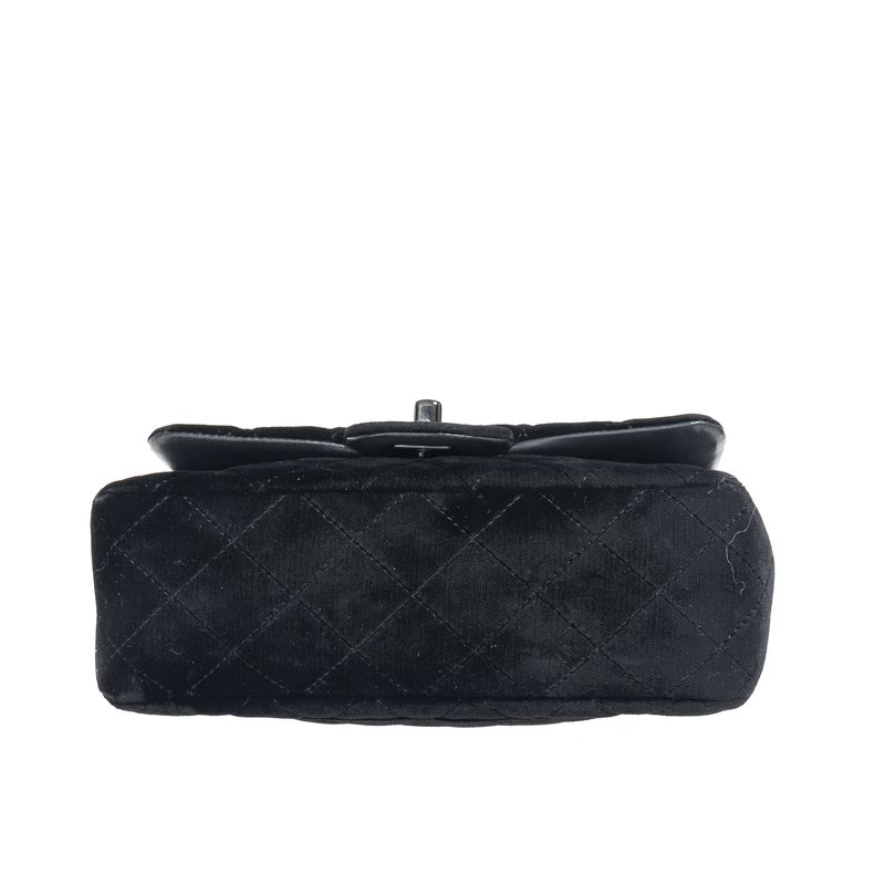 Bolsa-Chanel-Flap-Matelasse-Veludo-Preta