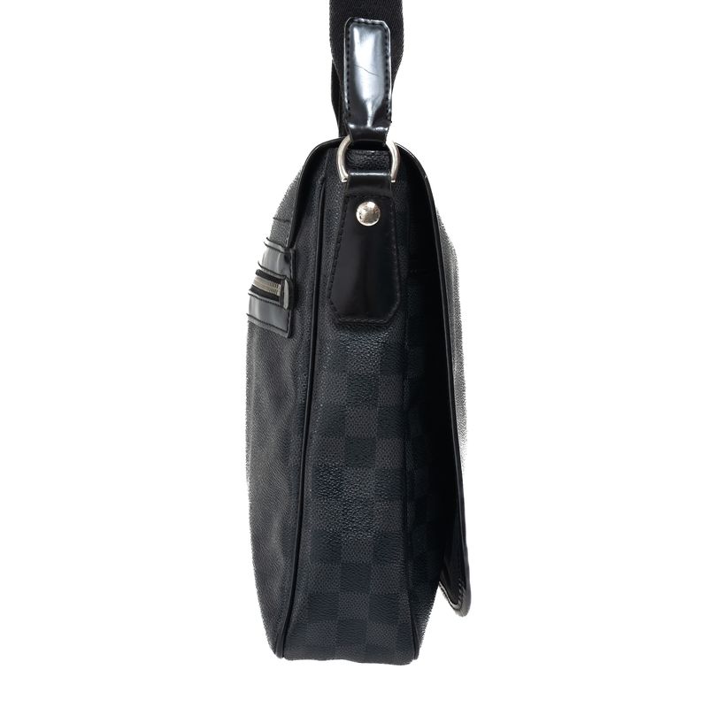 Bolsa-Louis-Vuitton-Messenger-District-Damier-Graphite