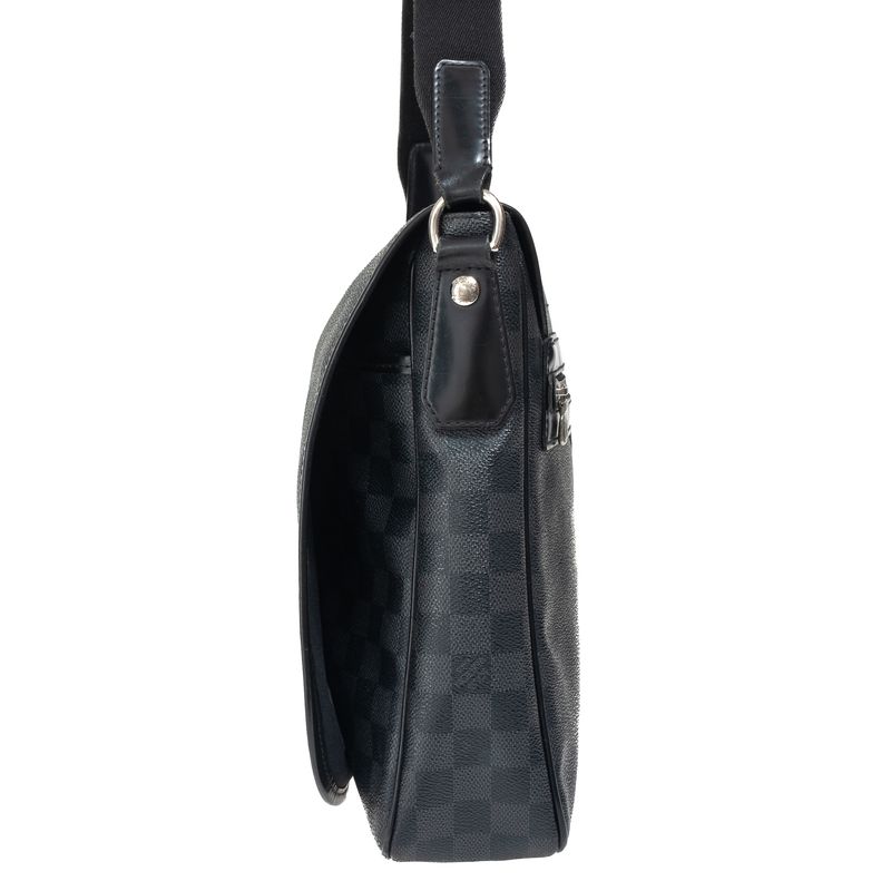 Bolsa-Louis-Vuitton-Messenger-District-Damier-Graphite