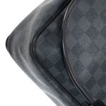 Bolsa-Louis-Vuitton-Messenger-District-Damier-Graphite