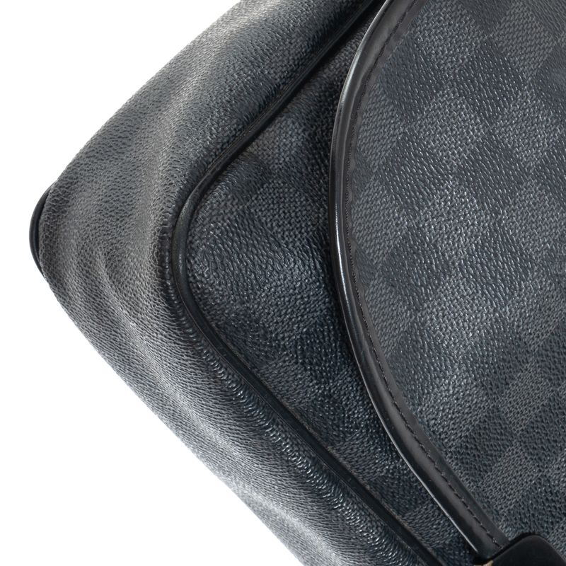 Bolsa-Louis-Vuitton-Messenger-District-Damier-Graphite