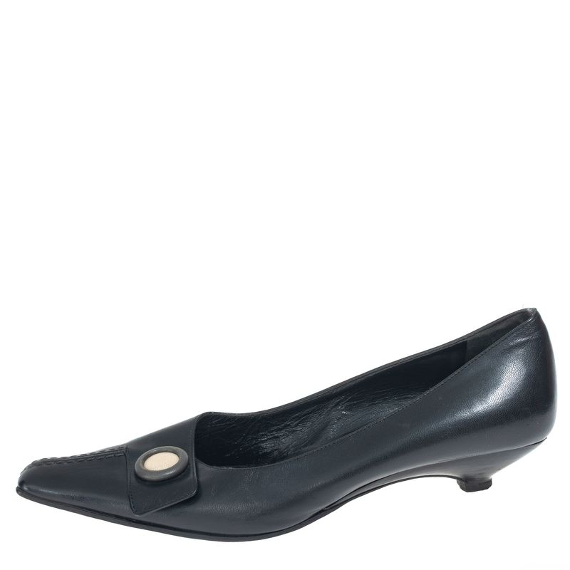 Sapato-Miu-Miu-Botao-Branco-Couro-Preto