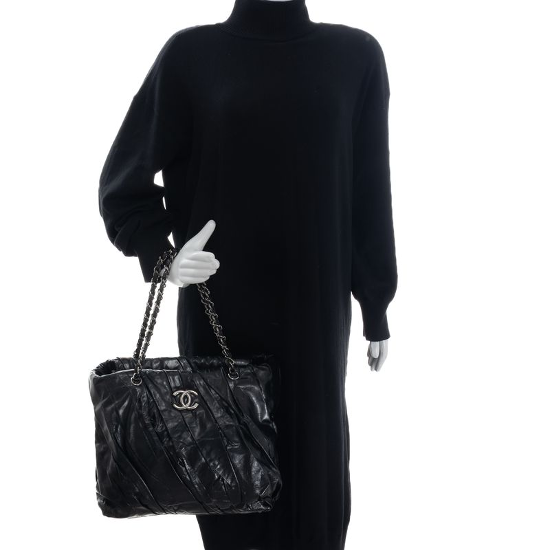 Bolsa-Chanel-Twisted-Lambskin-Preta