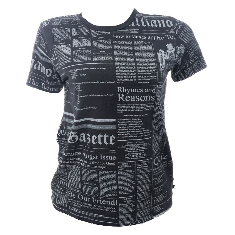 Camiseta-John-Gallliano-Estampa-Jornal-Preta-