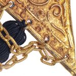 Broche-Vintage-Piramide-Dourada-com-Tassel