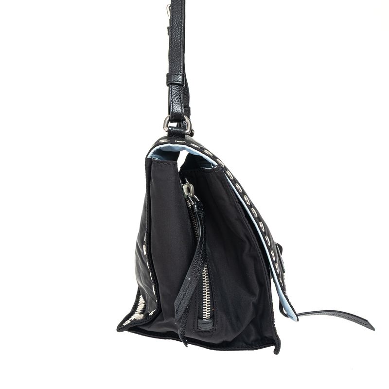 Bolsa-Prada-Etiquette-Studded-Nylon-Preta