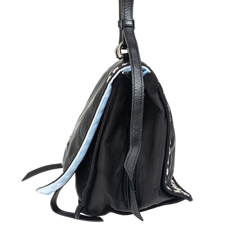 Bolsa-Prada-Etiquette-Studded-Nylon-Preta